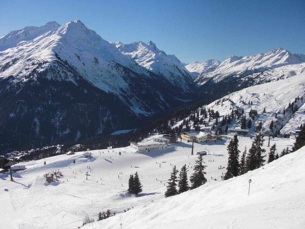 Hotel Schwarzer Adler Pettneu am Arlberg Bagian luar foto