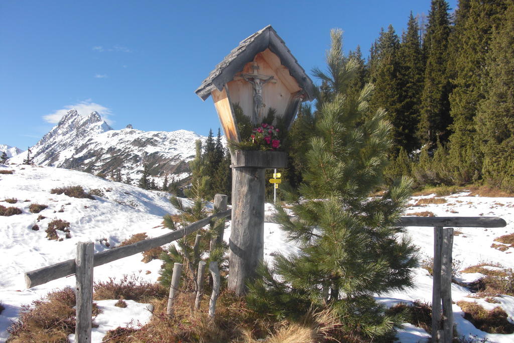 Hotel Schwarzer Adler Pettneu am Arlberg Bagian luar foto