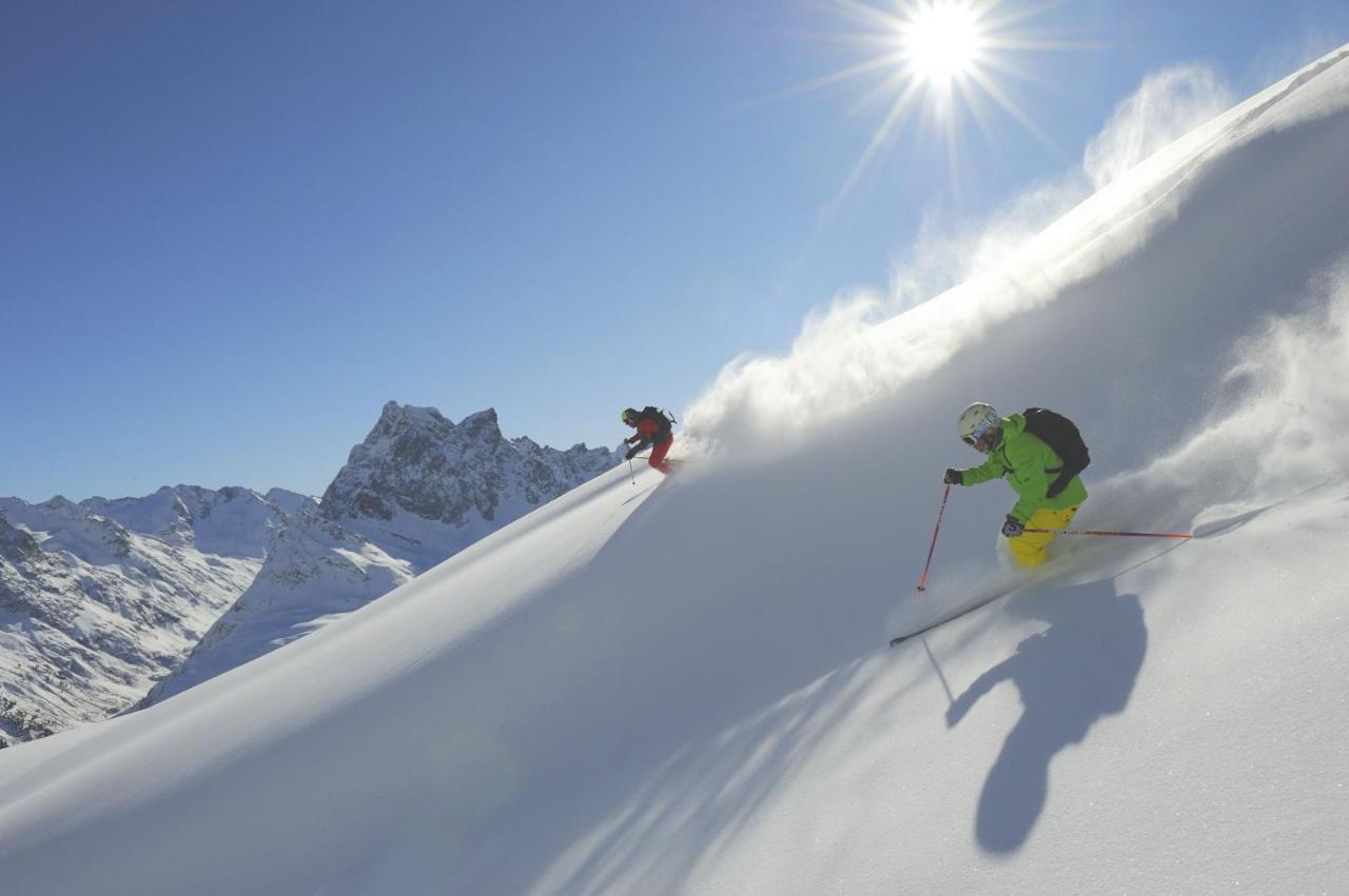 Hotel Schwarzer Adler Pettneu am Arlberg Bagian luar foto