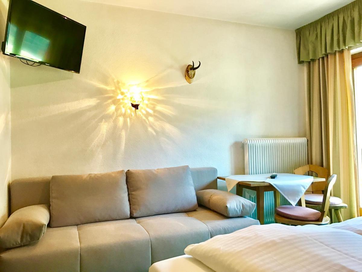 Hotel Schwarzer Adler Pettneu am Arlberg Bagian luar foto