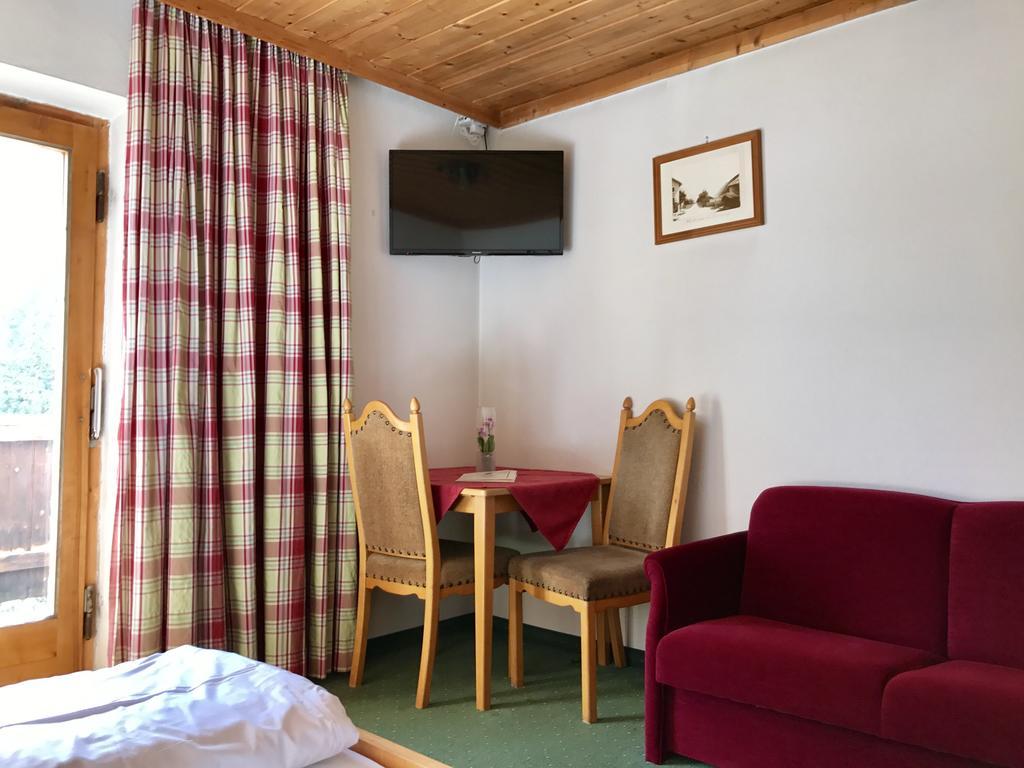 Hotel Schwarzer Adler Pettneu am Arlberg Bagian luar foto