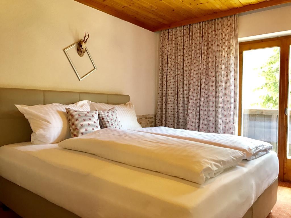 Hotel Schwarzer Adler Pettneu am Arlberg Bagian luar foto