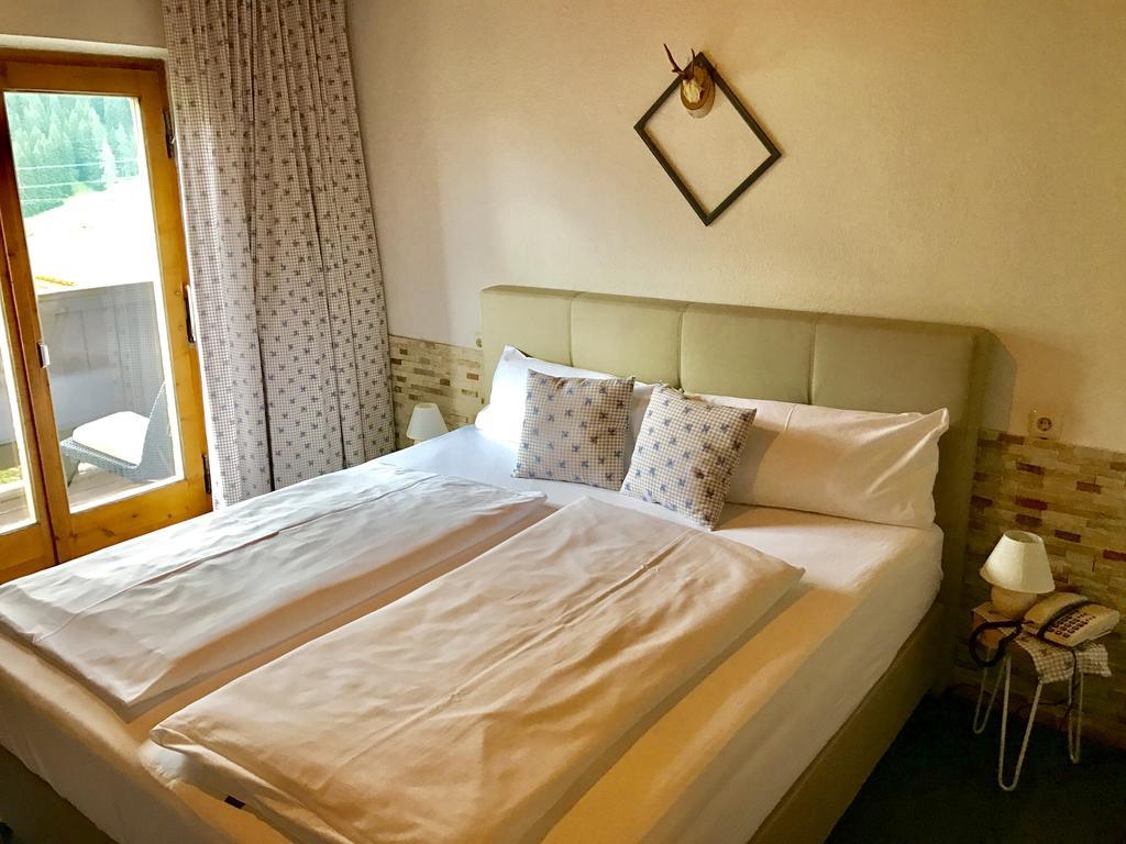 Hotel Schwarzer Adler Pettneu am Arlberg Bagian luar foto